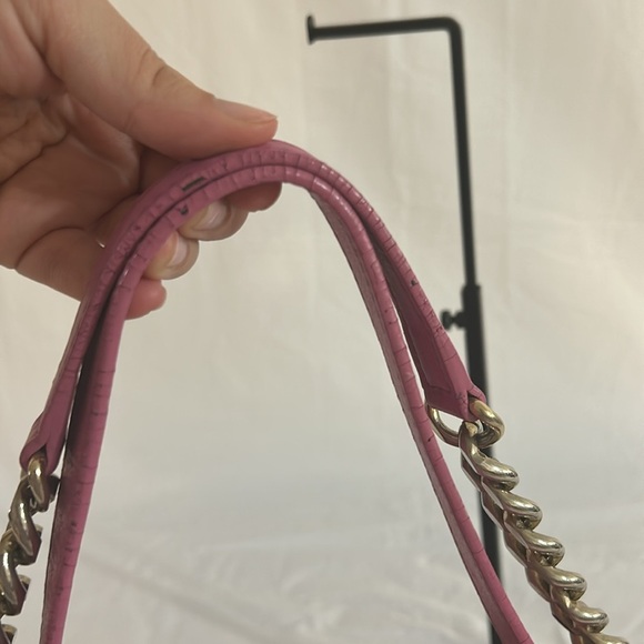Carolina Herrera Pink Embossed Chain Strap Tote - Picture 8 of 15